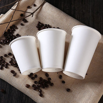 Tapas disponibles de Juice White Paper Cups With de las tazas de papel de la bebida fría de la soda de 12OZ 300gsm